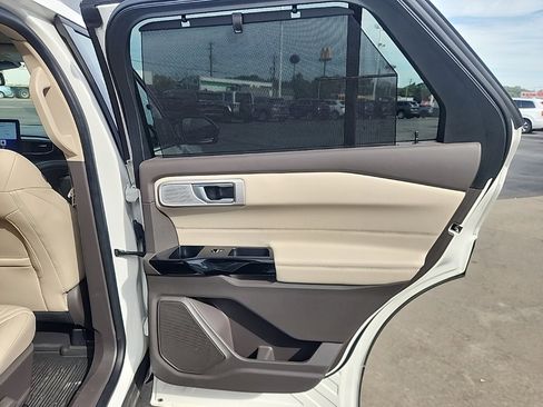 Used 2022 Ford Explorer Platinum w/ Technology Package image 32