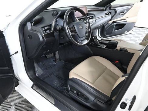 Used 2019 Lexus ES 300h image 18