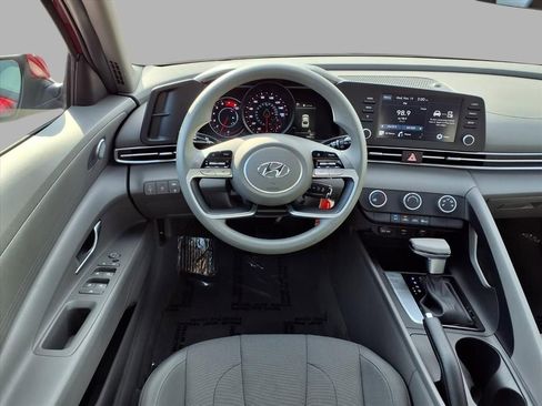 Used 2023 Hyundai Elantra SE w/ Cargo Package image 4