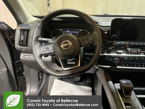 Used 2025 Nissan Pathfinder SL image 13