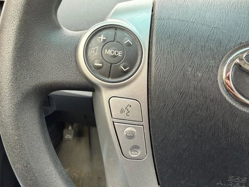 Used 2013 Toyota Prius Plug-In Hybrid image 39