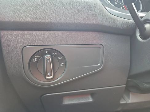 Used 2018 Volkswagen Tiguan SEL AWD/4WD image 24