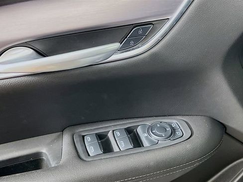 Used 2025 Cadillac XT5 Luxury FWD image 9