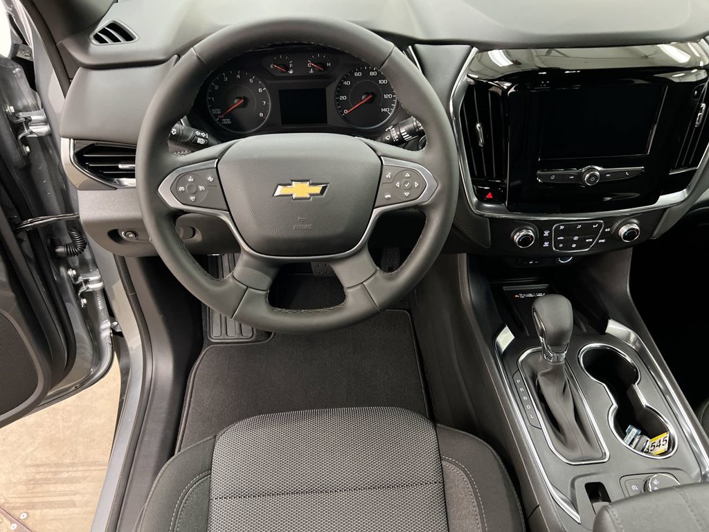 Used 2023 Chevrolet Traverse LT FWD image 19