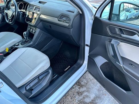 Used 2018 Volkswagen Tiguan SE w/ Panoramic Sunroof Package image 20