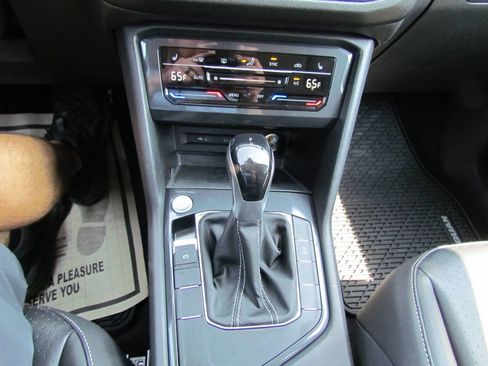Used 2022 Volkswagen Tiguan SE image 22