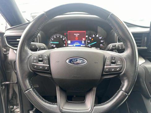 Used 2020 Ford Explorer XLT w/ Equipment Group 202A AWD/4WD image 13