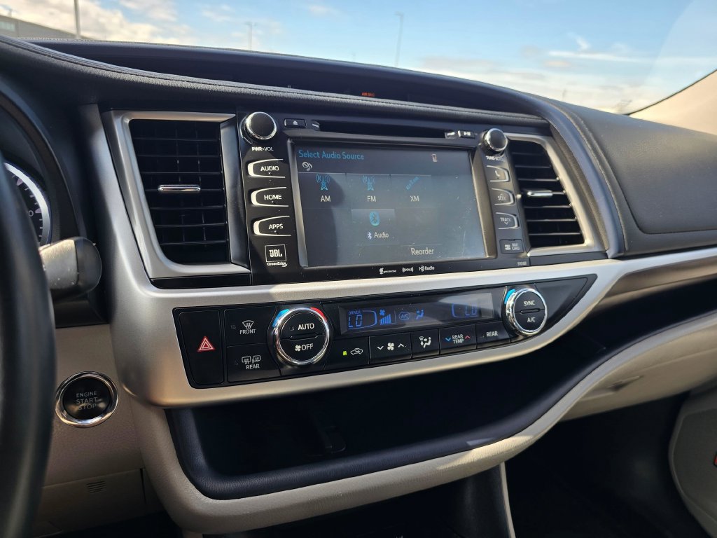 Used 2016 Toyota Highlander Limited AWD/4WD image 20