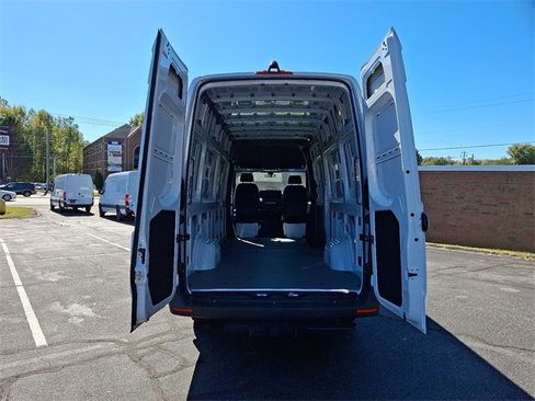 Used 2025 Mercedes-Benz Sprinter 2500 image 29