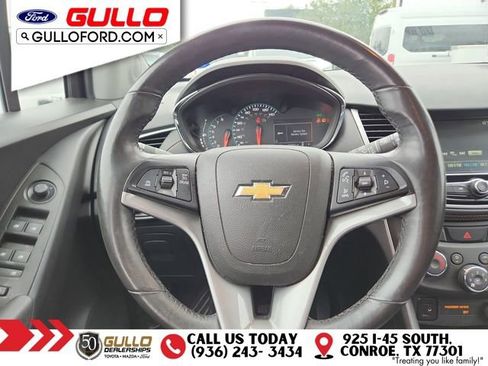 Used 2017 Chevrolet Trax LT w/ LT Convenience Package FWD image 12