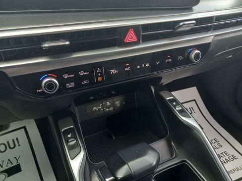Used 2024 Kia Sorento S image 15