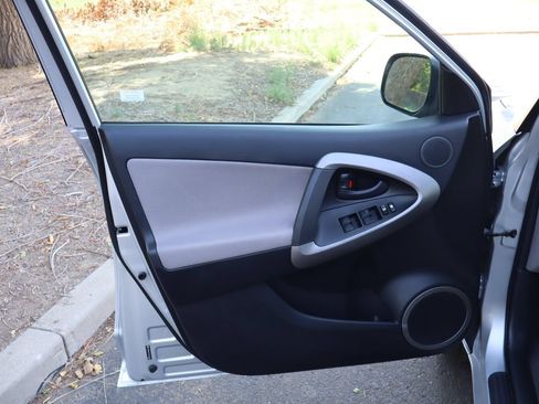 Used 2006 Toyota RAV4 4WD image 24