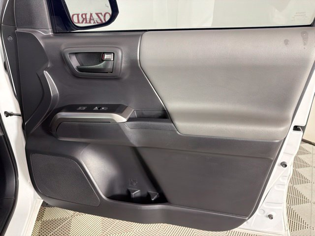 Used 2022 Toyota Tacoma SR5 AWD/4WD image 35
