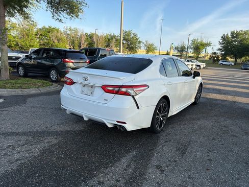 Used 2018 Toyota Camry SE w/ Moonroof Package image 5