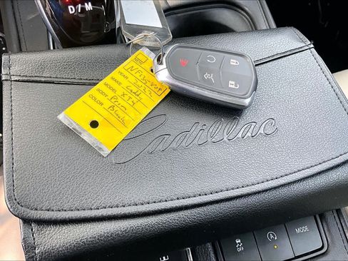 Used 2022 Cadillac XT4 Premium Luxury w/ Safety Alert Package AWD/4WD image 15