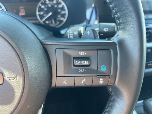 Used 2024 Nissan Pathfinder SV image 14