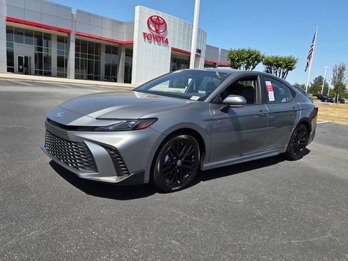 New 2026 Toyota Camry SE FWD image 3