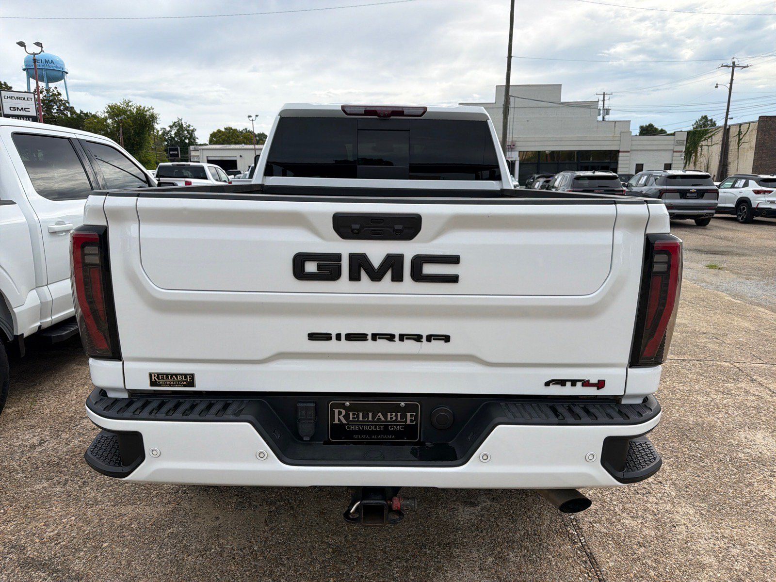 Used 2024 GMC Sierra 2500 AT4 w/ AT4 Premium Plus Package AWD/4WD image 4
