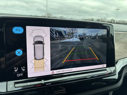 New 2026 Volkswagen Atlas SE image 15