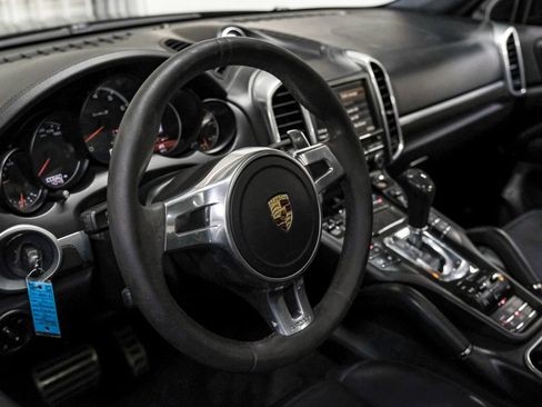 Used 2014 Porsche Cayenne Turbo S AWD/4WD image 22