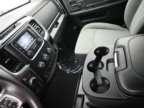 Used 2022 RAM 1500 Classic SLT AWD/4WD image 17