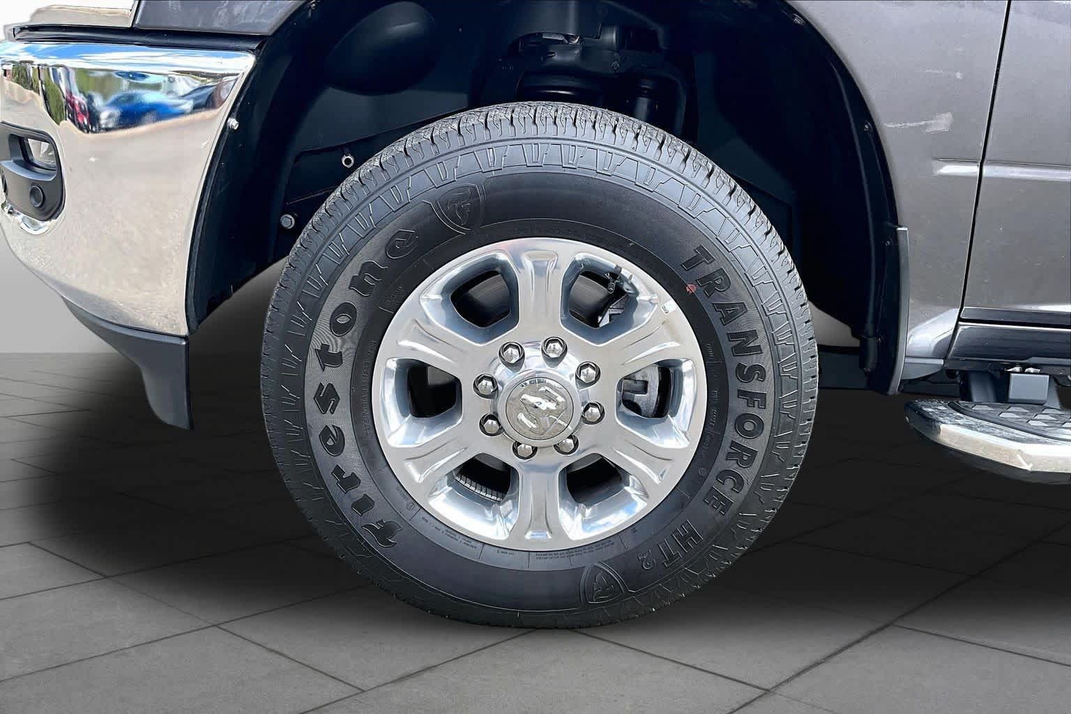 Used 2025 RAM 2500 Big Horn AWD/4WD image 10