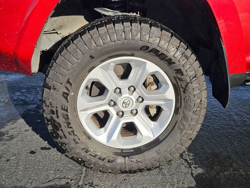 Used 2022 Toyota 4Runner SR5 image 40