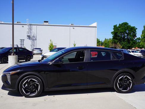 Used 2025 Kia K4 EX image 3