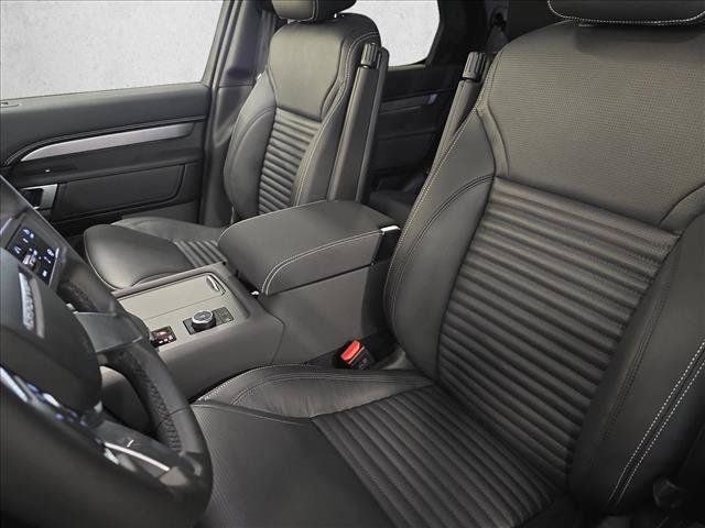 New 2026 Land Rover Discovery Limited Edition AWD/4WD image 17