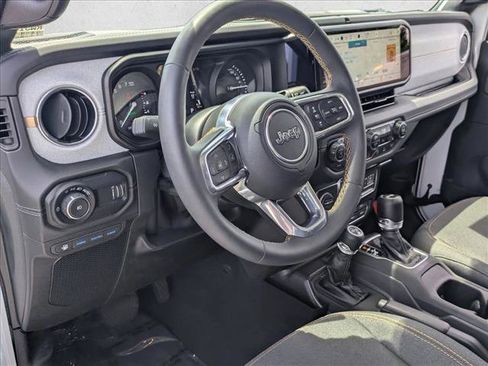 Used 2024 Jeep Wrangler Unlimited Sahara w/ Technology Group AWD/4WD image 9