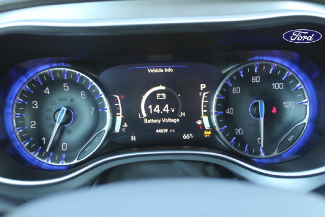Used 2025 Chrysler Pacifica Limited FWD image 25