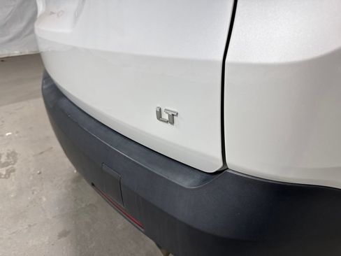 Used 2021 Chevrolet Traverse LT FWD image 17