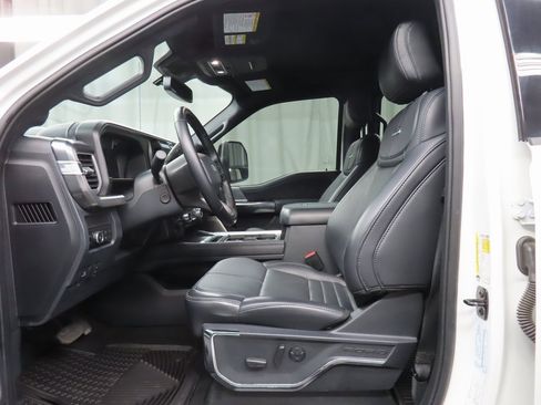 Used 2025 Ford F250 Platinum image 9