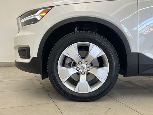 Used 2021 Volvo XC40 T5 Momentum w/ Premium Package image 10