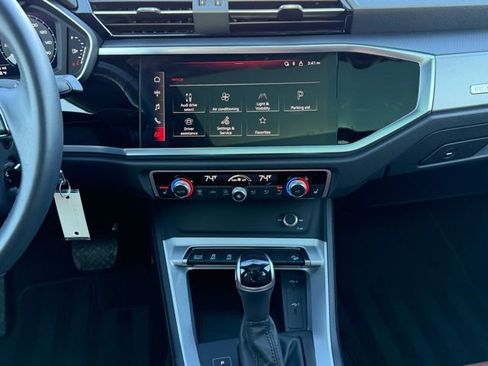 Used 2025 Audi Q3 2.0T Premium image 28