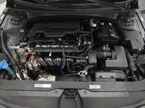 Used 2024 Hyundai Elantra Limited FWD image 3