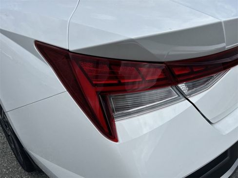 New 2025 Hyundai Elantra Limited image 16