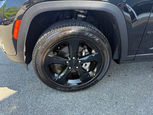 Used 2023 Jeep Grand Cherokee Altitude AWD/4WD image 37