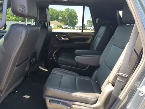 Used 2021 Chevrolet Tahoe LT w/ LT Signature Package RWD image 12