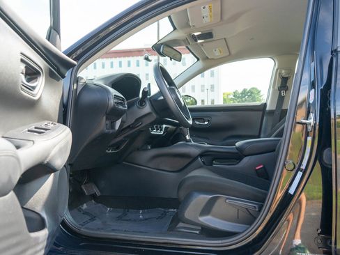 Used 2023 Honda HR-V LX image 12