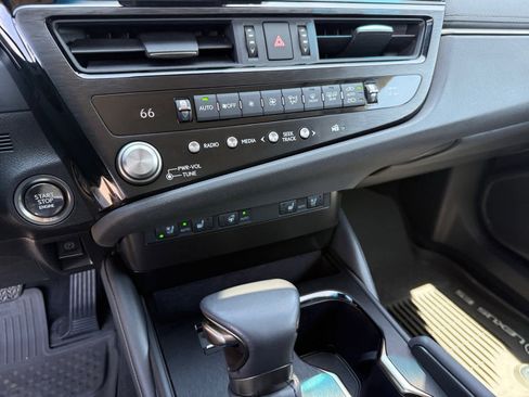 Used 2024 Lexus ES 250 w/ Premium Package AWD/4WD image 21