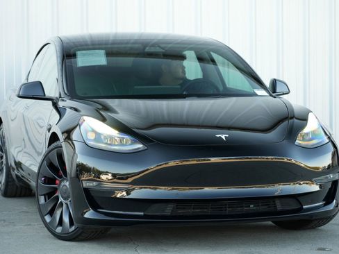 Used 2022 Tesla Model 3 Performance image 4