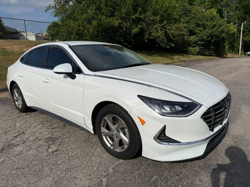 Used 2021 Hyundai Sonata SE FWD image 2