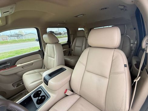 Used 2011 GMC Yukon SLT w/ SLT-2 Equipment Package image 13