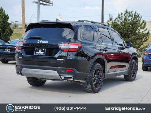 Certified 2025 Honda Pilot Touring image 7