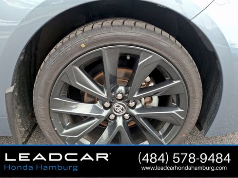 Used 2024 Toyota Corolla SE w/ SE Convenience Package FWD image 9