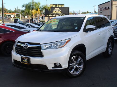 Used 2015 Toyota Highlander Plus AWD/4WD image 45