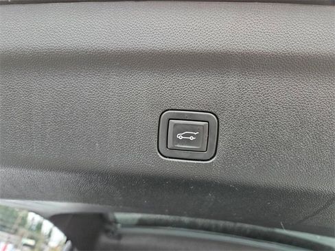 Used 2021 Chevrolet Suburban RST image 12