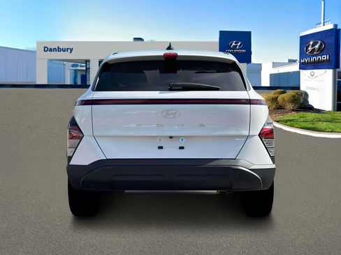 New 2026 Hyundai Kona SE image 6