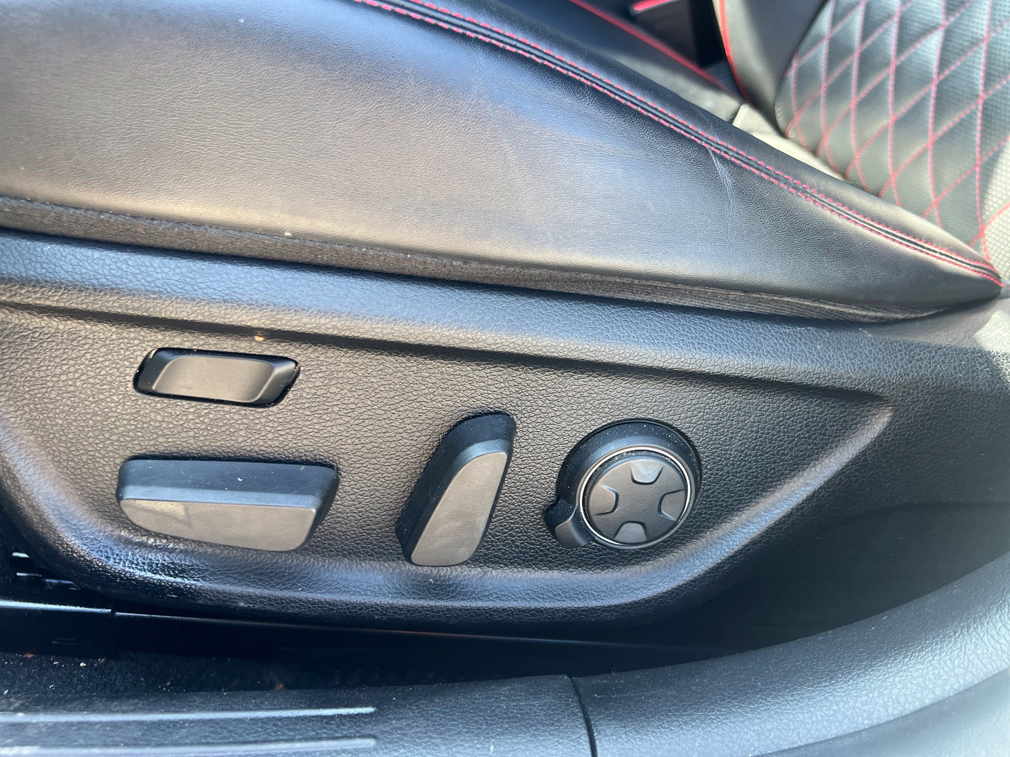Used 2023 Genesis G70 3.3T w/ Sport Prestige Package AWD/4WD image 25